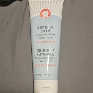 First Aid Beauty Ultra Repair Cream - Soft Blue and White